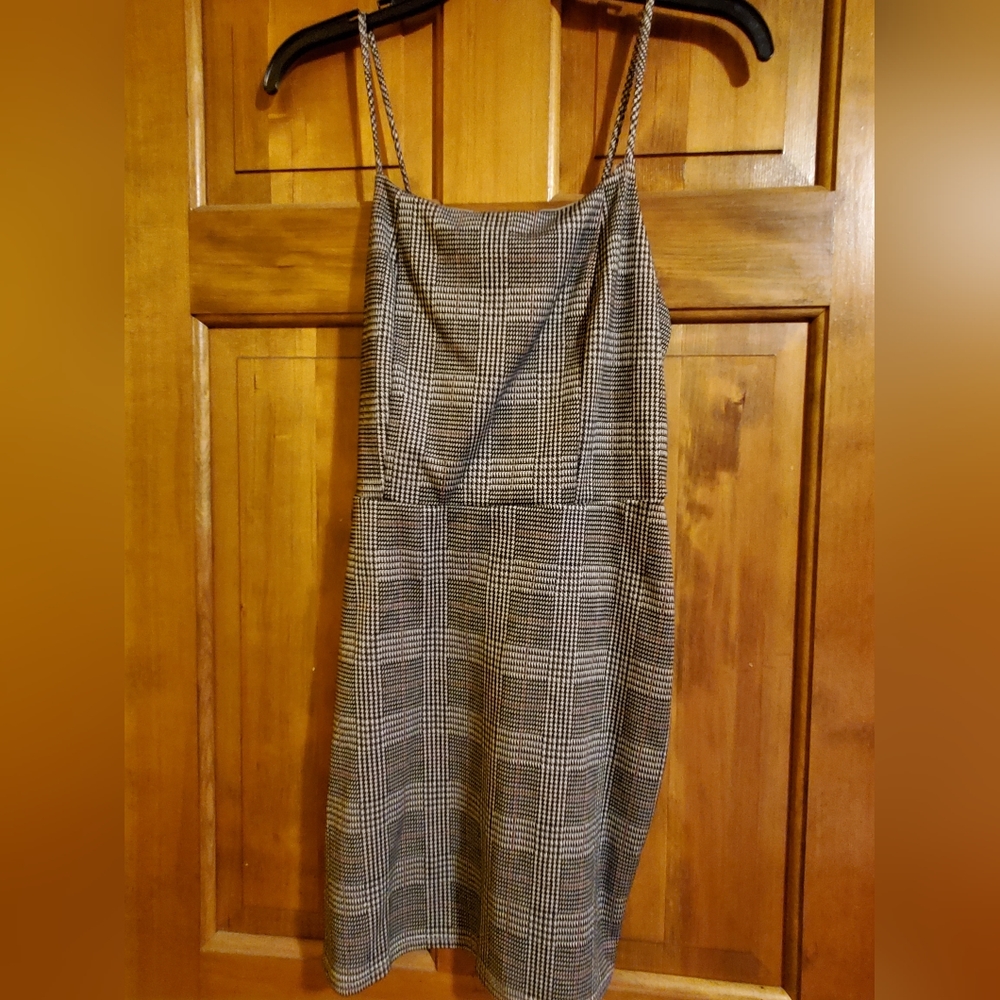 Size M Gingham dress